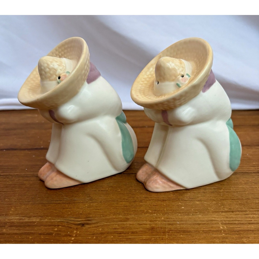 Ceramic Sleeping Man w/ sombrero Salt & Pepper Shaker Set of 2 5" pastel colors